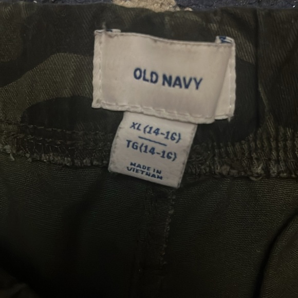 Old navy youth camo shorts size 14-16 - Picture 3 of 4